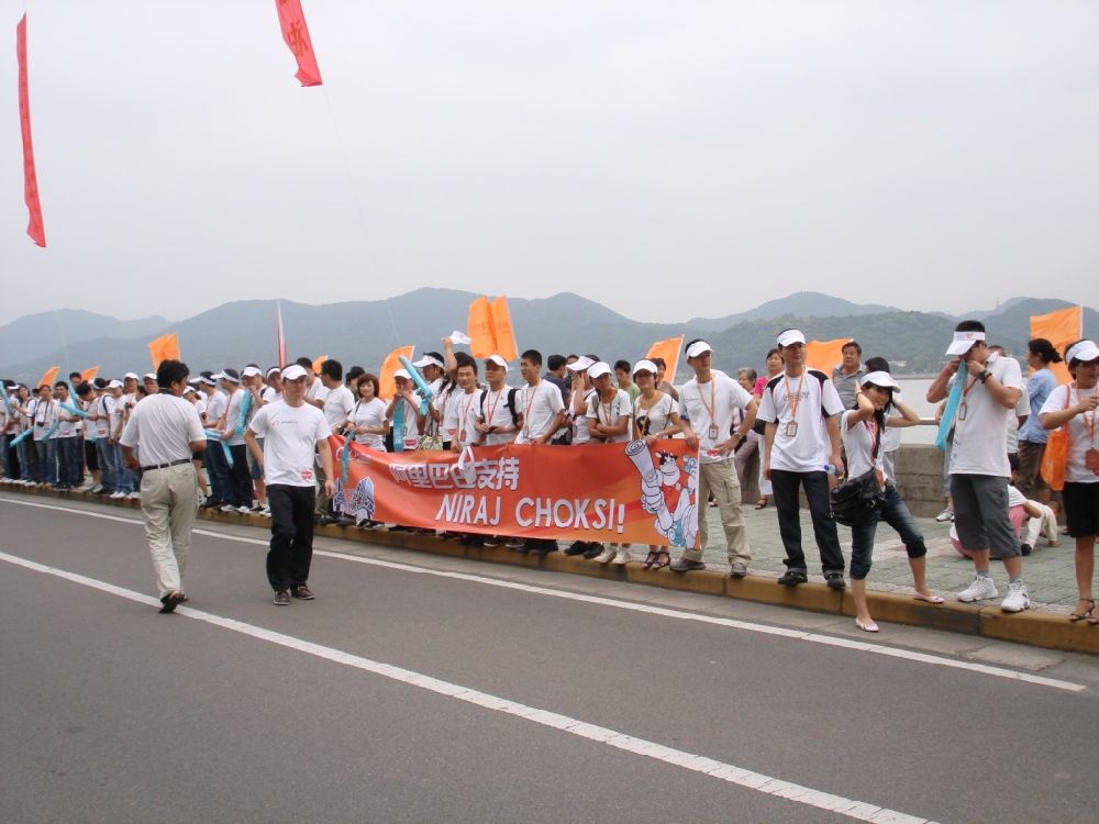 Alibaba-Visit-25 thousand-Chinese-Waiting-On-Streets-for-Niraj-Choksi.jpeg